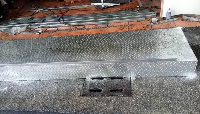 彰化地面水平平台架設, 彰化門口地面平台施作, 彰化地板墊高平台, 彰化花紋鋼板, 彰化鐵工, 彰化鐵件製作