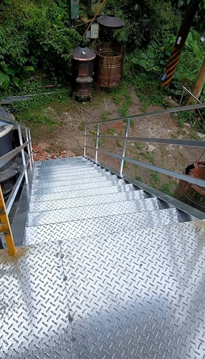 彰化玉里樓梯菱格式平台施工, 彰化玉里白鐵花板觀景平台搭建, 彰化玉里室外鐵梯訂作, 彰化玉里水平平台架設, 彰化玉里花板平台施作, 彰化玉里花紋鋼板平台, 彰化玉里花紋鋼板, 彰化玉里鐵工, 彰化玉里鐵件製作