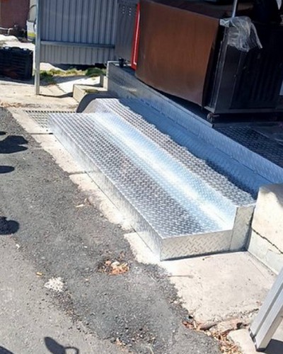 彰化戶外平台搭建, 彰化地面水平平台架設, 彰化門口地面平台施作, 彰化地板墊高平台, 彰化花紋鋼板, 彰化鐵工, 彰化鐵件製作