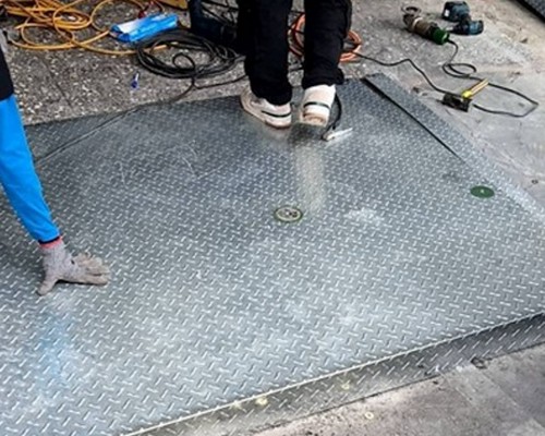 彰化鐵工, 彰化地面水平平台架設, 彰化門口地面平台施作, 彰化地板墊高平台, 彰化花紋鋼板, 彰化鐵工, 彰化鐵件製作, 彰化白鐵花板平台